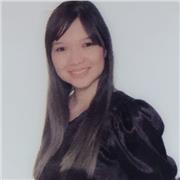 Profesora de español da clases a todas las edades